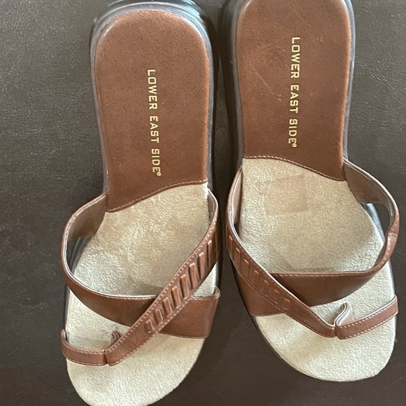 Lower East Side Sandals in a size 7 1/2 - Picture 10 of 17